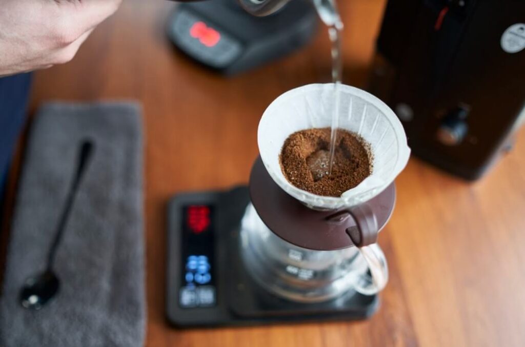 how to brew with hario v60? simply pour hot water to coffee grounds