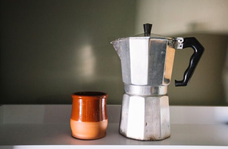 How to Clean a Moka Pot? Latigo Coffee