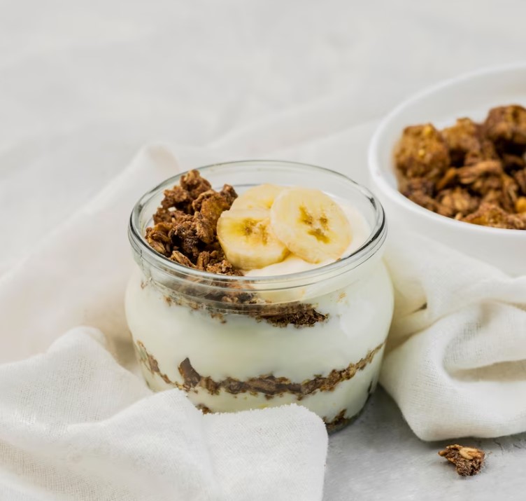 banana, walnuts, and oat in greek yoghurt